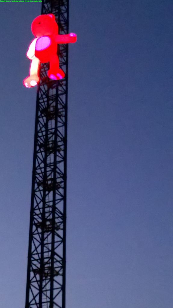 Teddybear, waving to me from the night sky