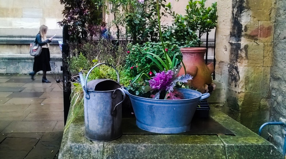 Reading Lady_strong colour